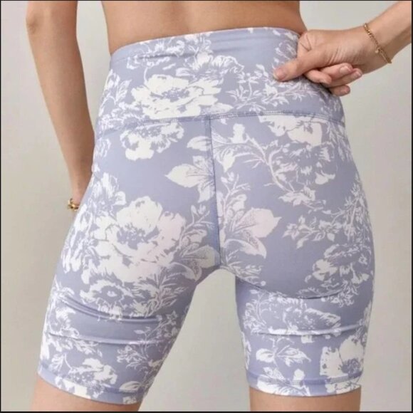 Reformation Ecomove 7 inch Blue Print Shorts, Size XL - Picture 15 of 16